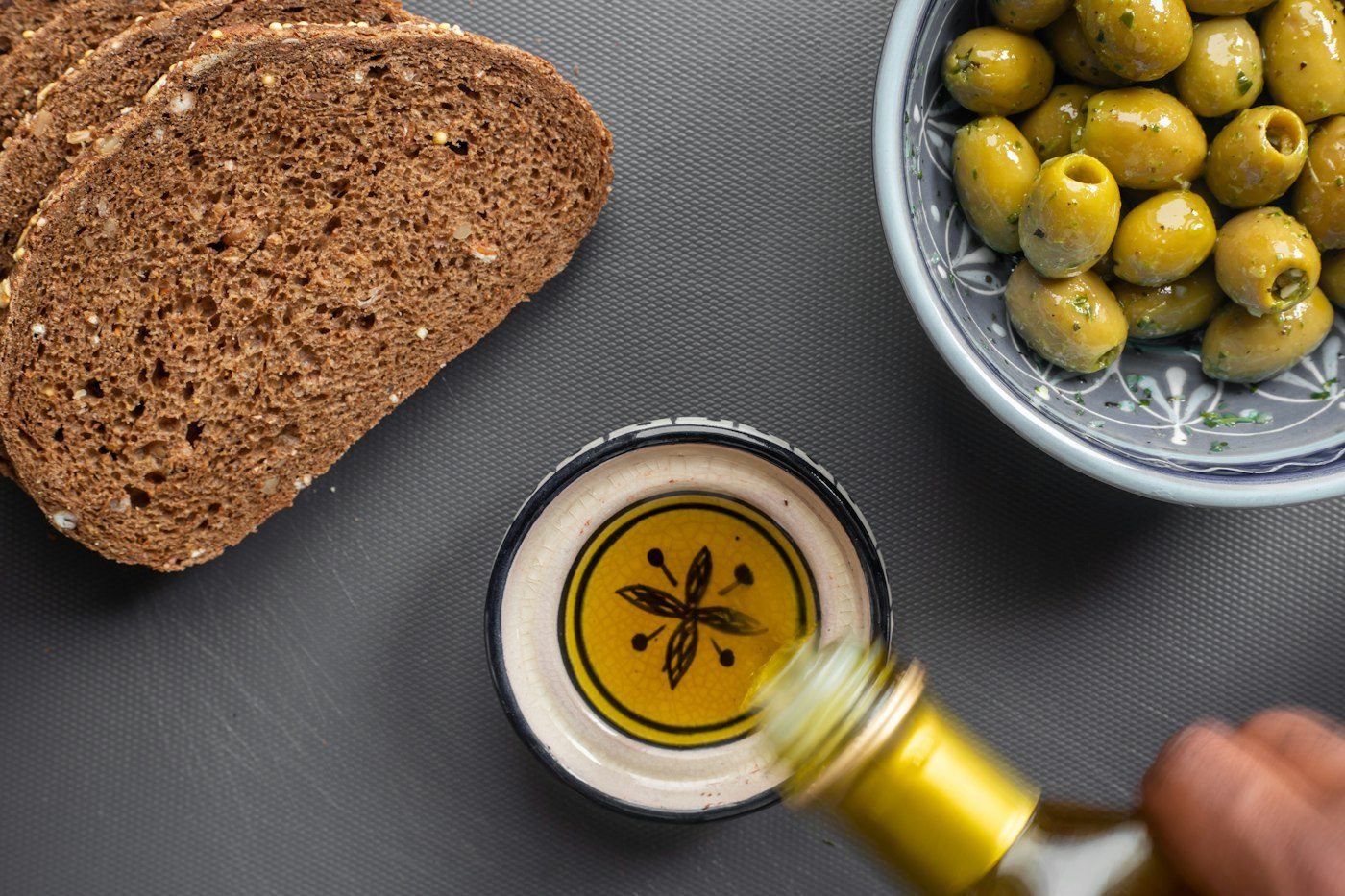Pain du four et huile d'olive