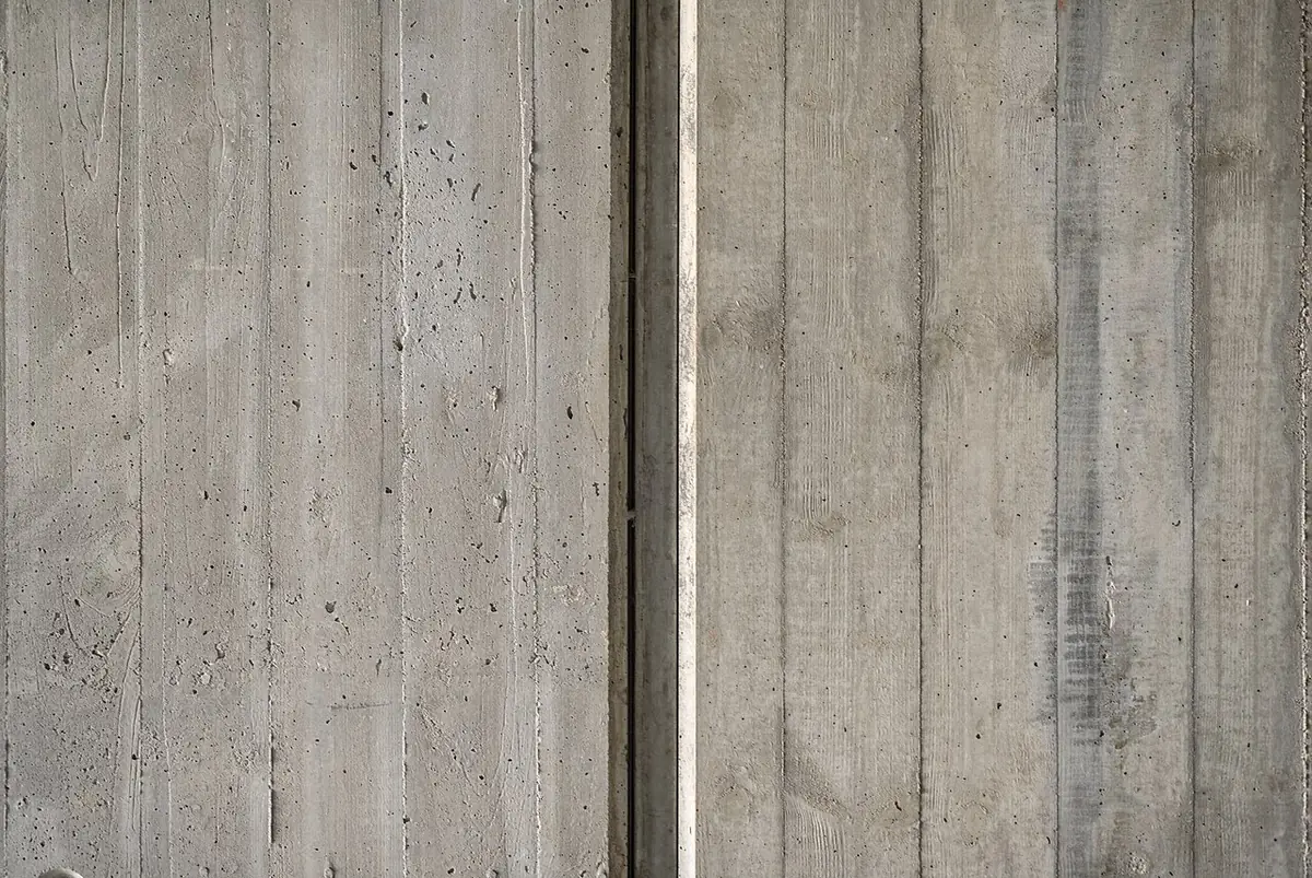 Série Angles : façade de béton et jeu de lignes